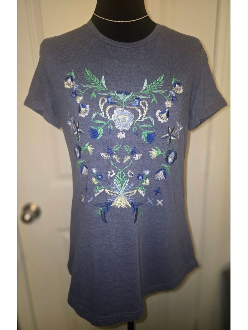 Hannah Women's Blue Floral Embroidered Short Sleeve T-Shirt Size S